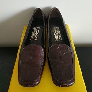 Ferragamo embossed leather low pumps